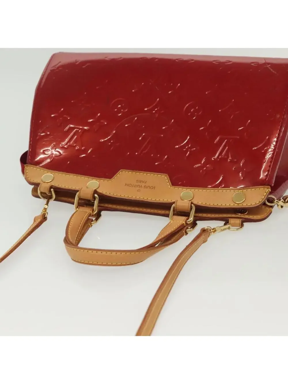 Louis Vuitton glossy manner